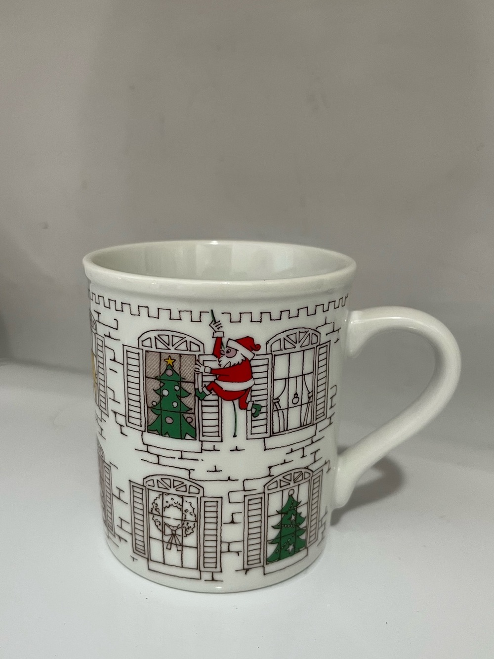 VTG TOSCANY Japan Collection Christmas Coffee Mug-Santa Climbing Wall Scene
